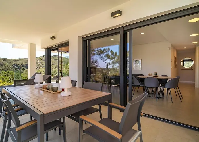 Deluxe Flat Surrounded By Nature *