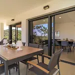 Deluxe Flat Surrounded By Nature *