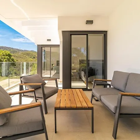 Deluxe Flat Surrounded By Nature Apartment