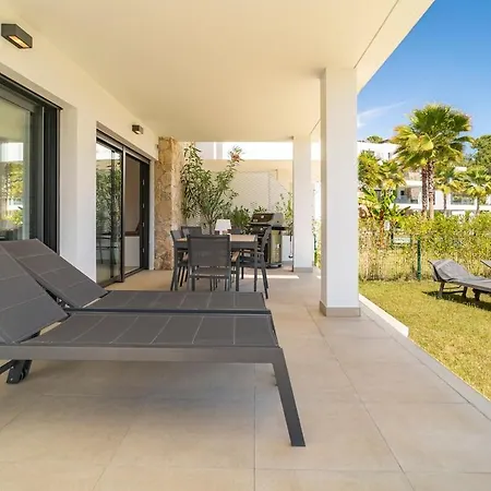 Deluxe Flat Surrounded By Nature Apartment